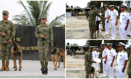 Caninos “Eilyn” y “Foster”, jubilados en emotiva ceremonia naval