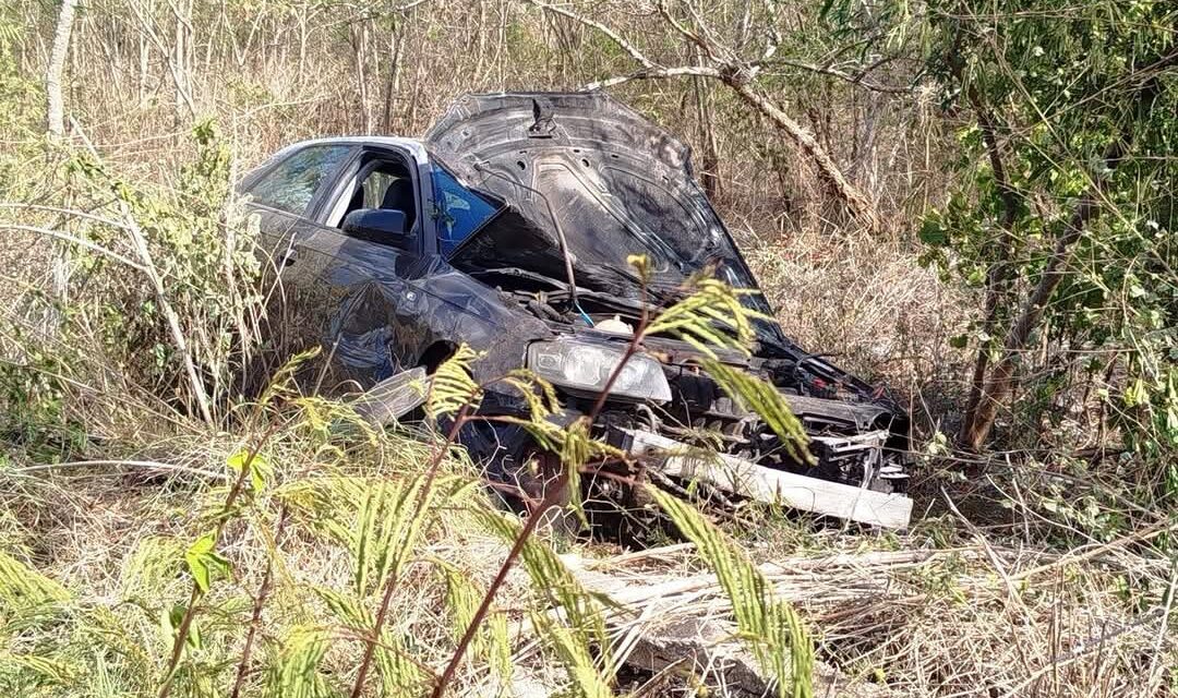 Volcadura en la Mérida – Motul, huye supuesto conductor y luego regresa