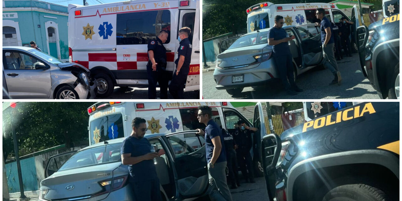 Choque de ambulancia y auto particular en centro histórico de Mérida