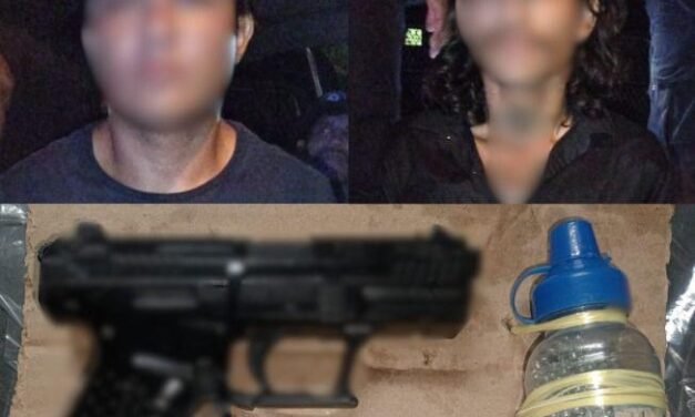 Vecinos reportan ‘disparos’ en centro de Mérida, policía exhibe réplica de arma