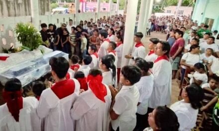 Despedida a madre e hija víctimas fatales del accidente en la Mérida -Campeche