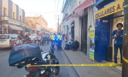 Cayó frente a una cantina del centro y no volvió a levantarse