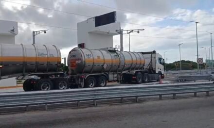 Abren tránsito en viaducto elevado de Progreso: Carrotanques, los primeros