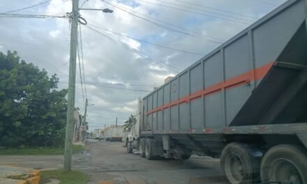 Reabren paso a tráileres en Progreso, debajo de puente elevado