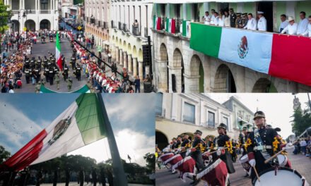 Desfile por Revolución Mexicana en Plaza Grande de Mérida