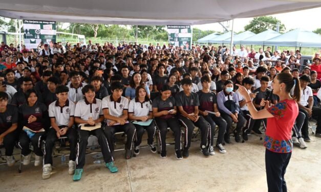 Sheinbaum en Yucatán: Estudiantes y Tren Maya de carga