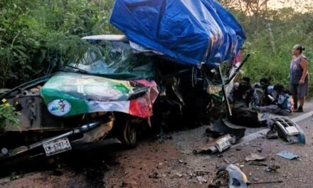Choque de auto con camioneta de peregrinos guadalupanos