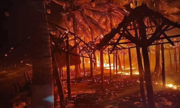 Incendio en club de playa Mahahual destruyó 250 palapas; un detenido