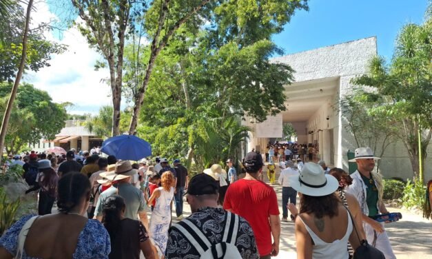 Turistas abarrotan Chichén Itzá en último domingo de 2025