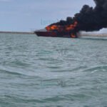 Yate ‘Twist Party II’ incendiado cerca del Puerto de Altura de Progreso