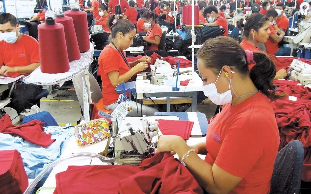 Mujeres, principales generadoras de empleos y de tiempo en hogar, ganan menos