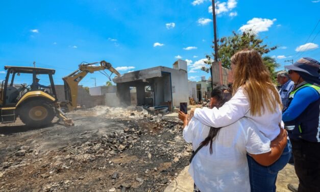 Tras incendio que dejó 10 casas dañadas, inician reconstrucción en San Luis Dzununcán