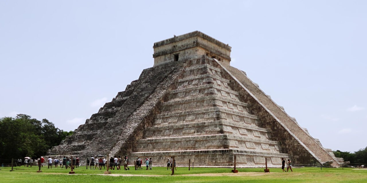 ¿Depuración de guías de turistas en Chichén Itzá?