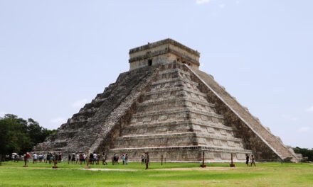 ¿Depuración de guías de turistas en Chichén Itzá?