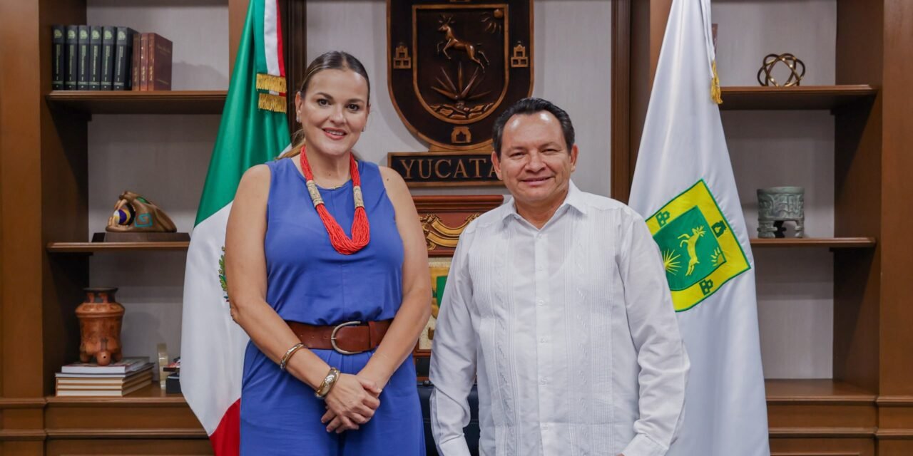 Conversan por Mérida