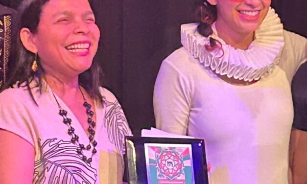 Inquietudes del desarrollo puberal femenino, en monólogo teatral