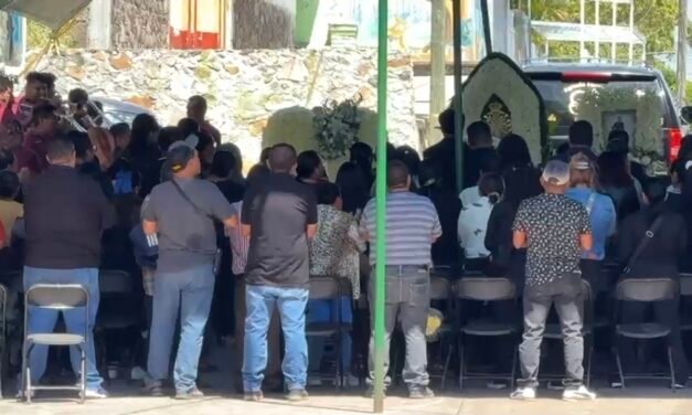 Despedida al alcalde de Temoac, acribillado en su oficina