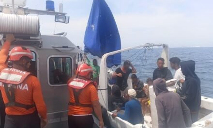 ‘Rescatados’ 16 migrantes, incluidos menores, cerca de puerto Progreso