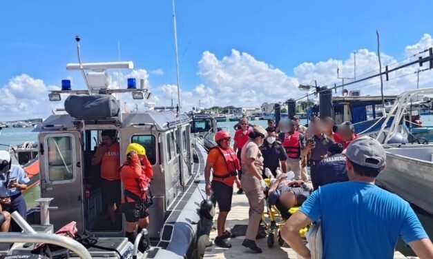 Salvados de incendio en barco al noroeste de Progreso
