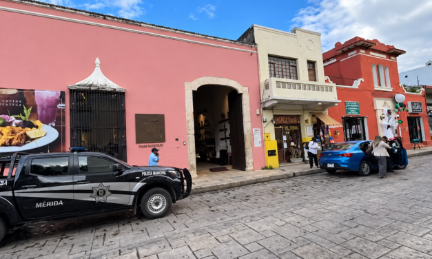 ‘Se le escapa’ disparo de arma de fuego y se lesiona en restaurante